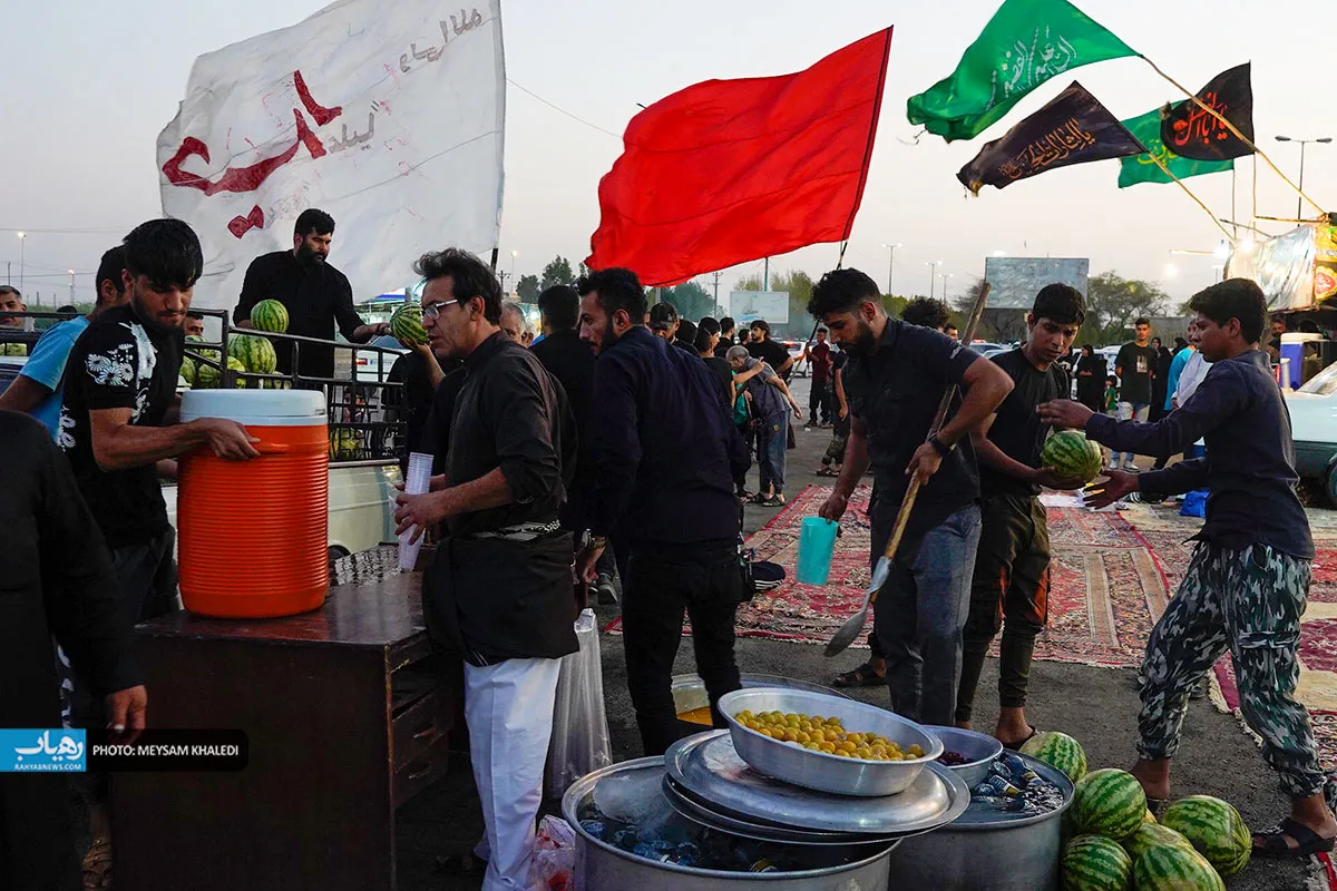 عاشقان حسینی در مسیر دلدادگی قدم برمی‌دارند