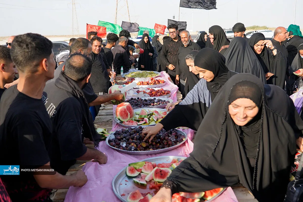 عاشقان حسینی در مسیر دلدادگی قدم برمی‌دارند