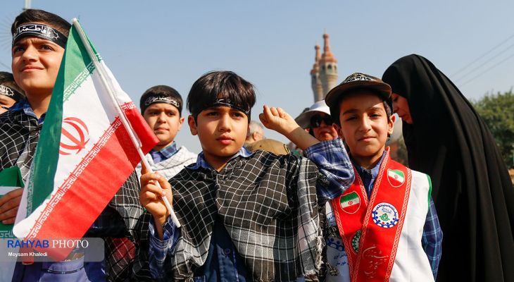 ۱۳ آبان ایستادگی در برابر طوفان‌ها